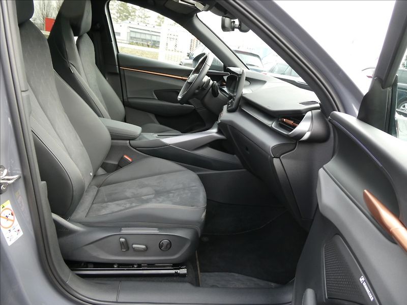 Cupra Terramar 2,0 VZ 2.0 TSi 195kW DSG 4WD - fotka 28 z 45