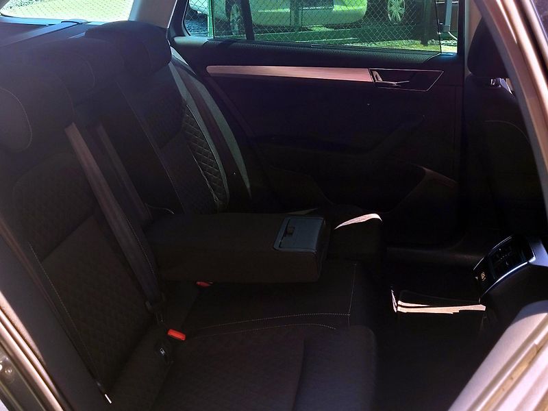 Škoda Superb TDi DSG 4x4 190k *CEBIA*       - fotka 25 z 49