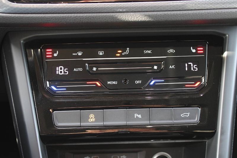 Volkswagen Touran (2023) 2.0 TDI 110kW DSG LED - fotka 22 z 34