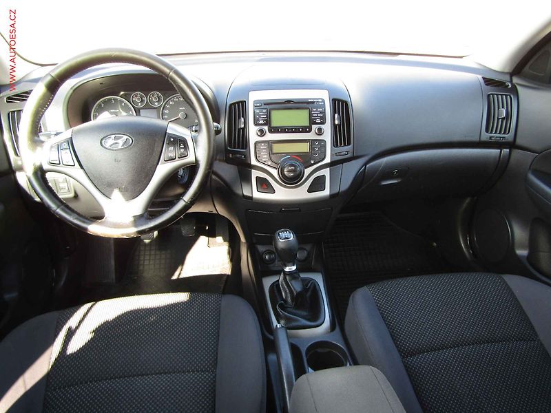 Hyundai i30 (2012) 1.6 CRDi, ČR, AC, tempo - fotka 8 z 16