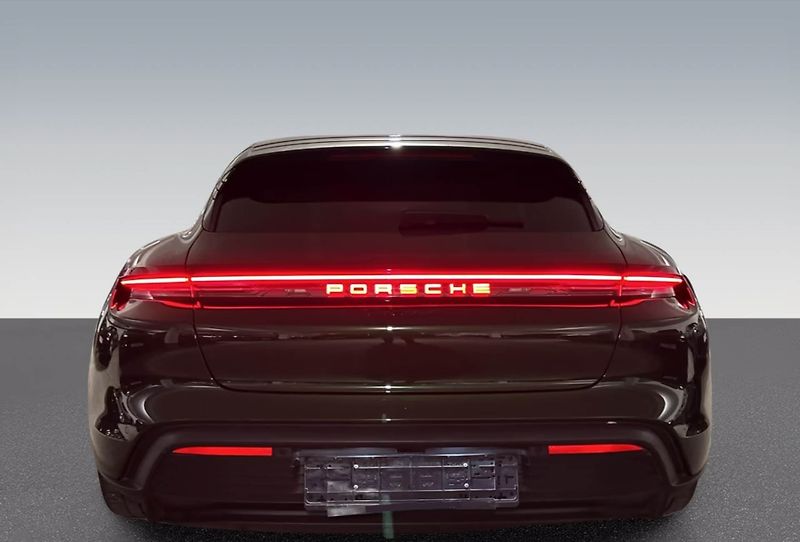 Porsche Taycan 4S Sport Turismo HuD 360 BOSE - fotka 8 z 16