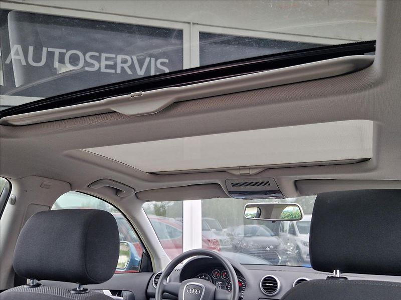 Audi A3 1,6 MPI SPORTBACK AUTOAC PANO - fotka 18 z 32
