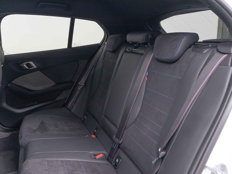 BMW Řada 1 M135 xDrive - fotka 22 z 22