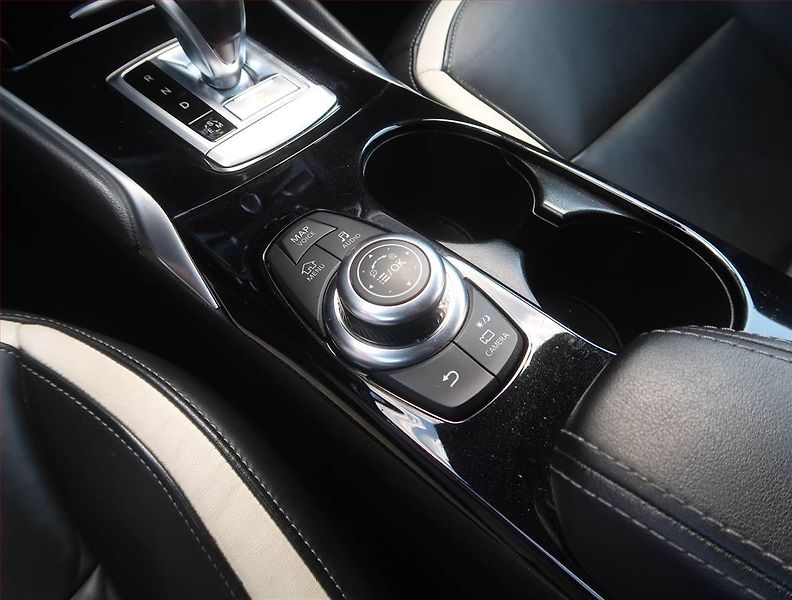 Infiniti Q30 (2019) 1.6t, Automat, Serv.kniha - fotka 19 z 22