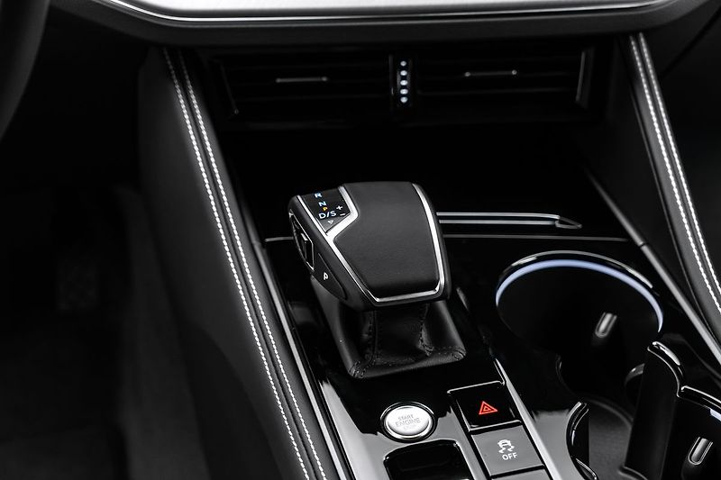 Volkswagen Touareg V6 3,0TDI Vzduch LED Tažné - fotka 17 z 18
