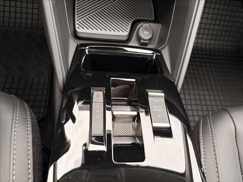Citroën C4 1,2 MAX Petrol 130k Automatic - fotka 25 z 33