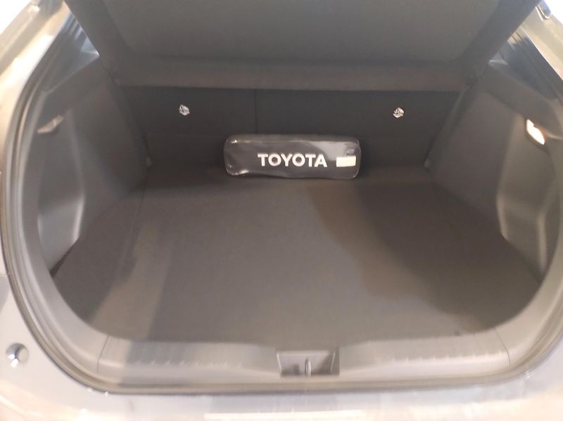 Toyota C-HR (2026) 1.8 FHEV Com. Business 0% úrok - fotka 5 z 11