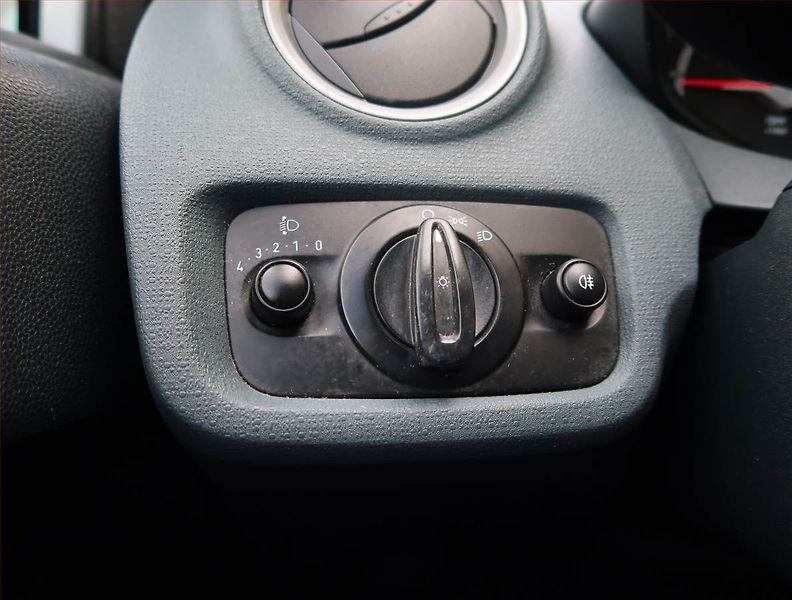Ford Fiesta (2011) 1.25, po STK, zamluveno - fotka 15 z 17