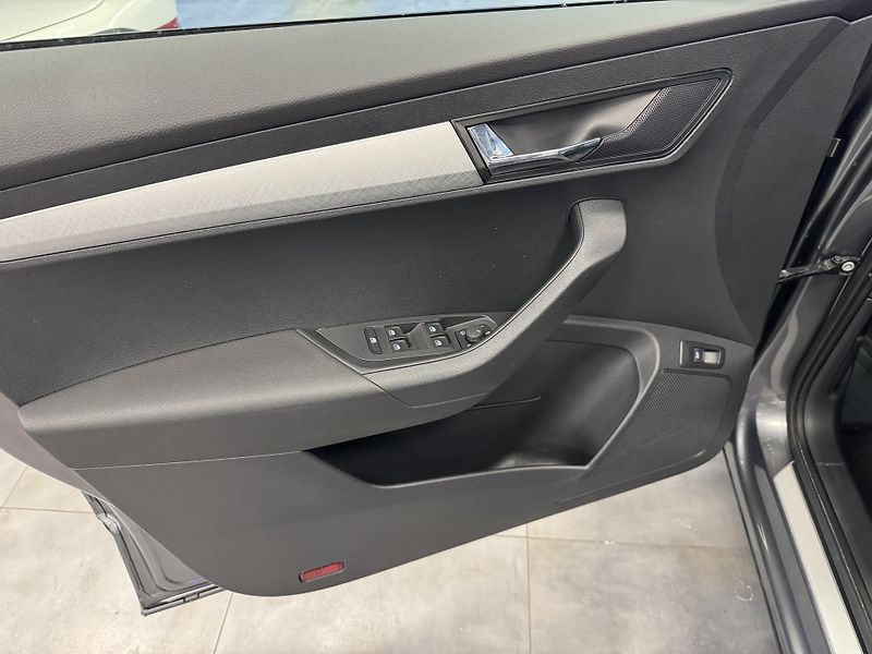 Škoda Karoq (2024) 2,0TDi DSG 4x4 TAŽNÉ LED NAVI - fotka 15 z 28