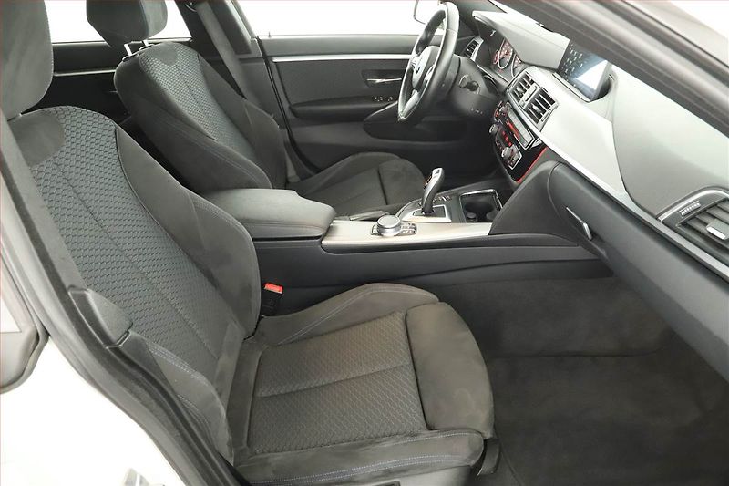 BMW Řada 4 (2020) M Paket 420i - fotka 7 z 20