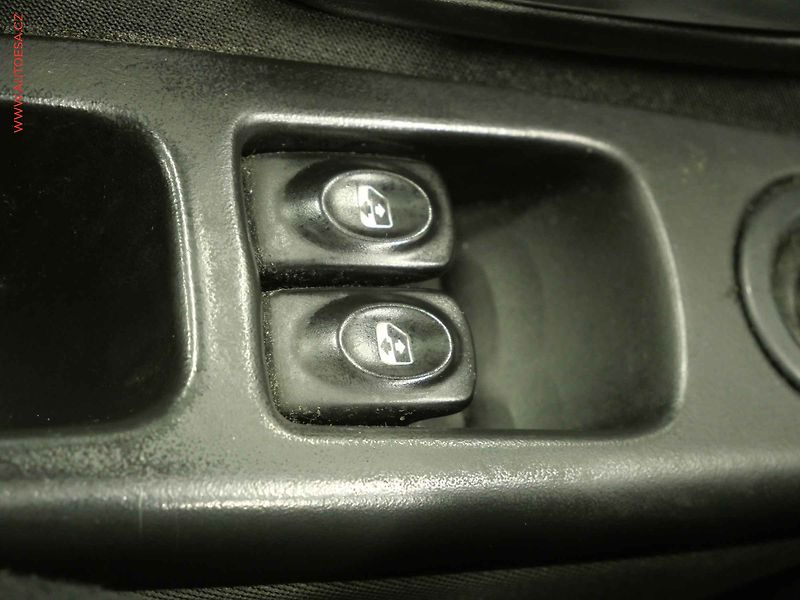 Renault Thalia (2010) 1.2i, ČR, Klima - fotka 14 z 17