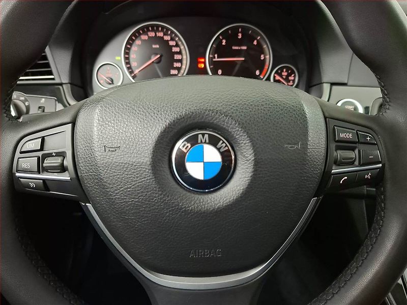 BMW Řada 5 (2012) 525d xDrive, 4X4, Automat - fotka 19 z 21