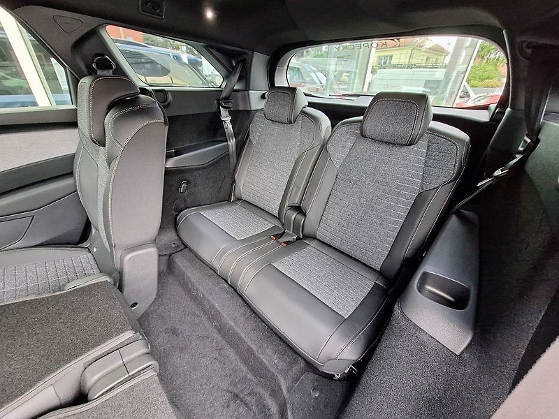 Peugeot 5008 (2026) BUSINESS Hybrid 145 e-DCS6 - fotka 24 z 24