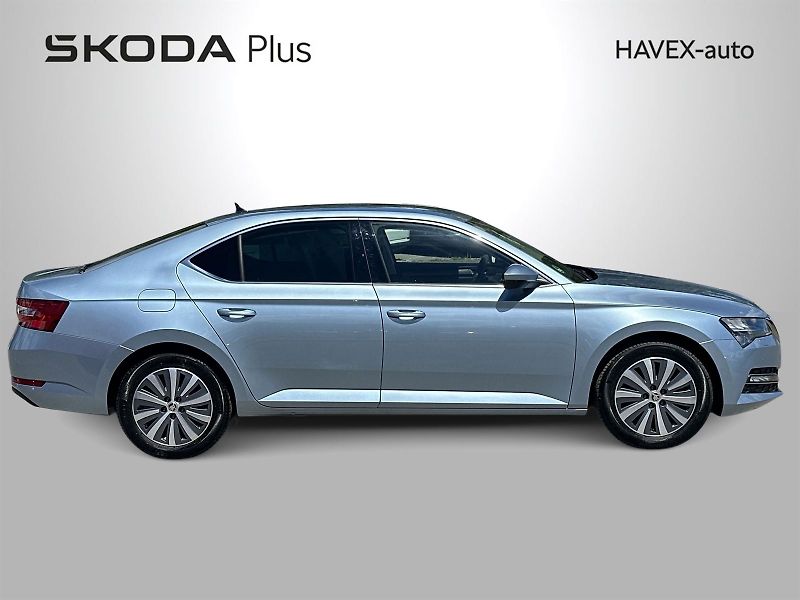 Škoda Superb (2023) 1.5 TSI DSG Style - fotka 28 z 30