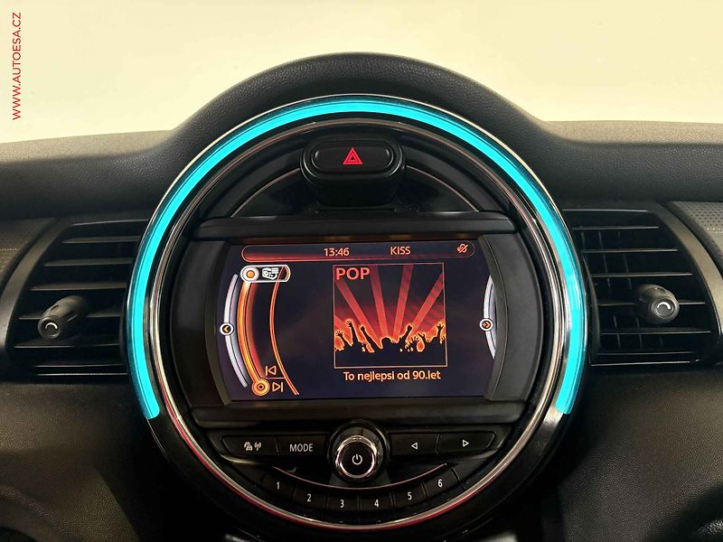 Mini Cooper (2015) 1.5i, Kůže, navi, +ALU - fotka 13 z 17