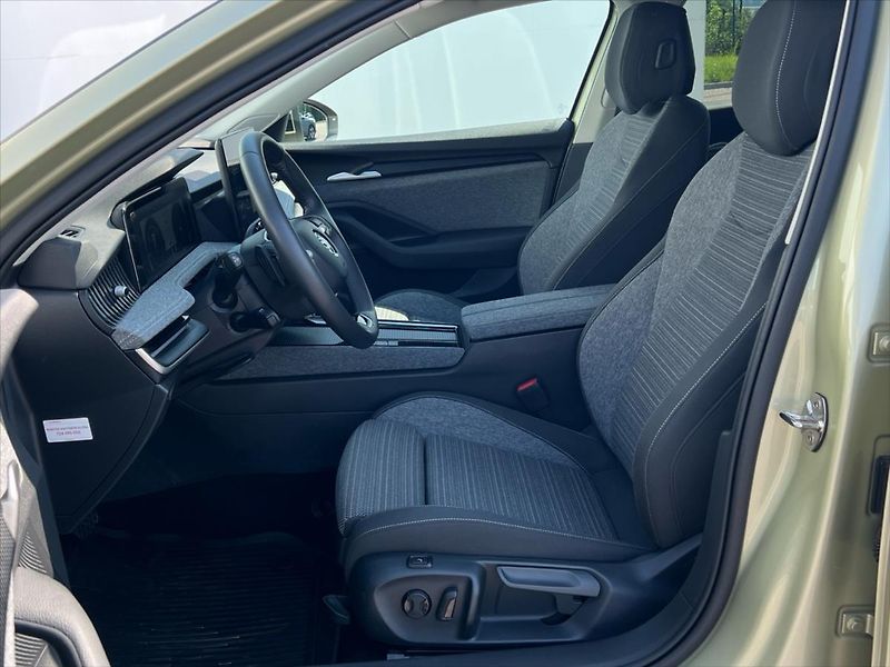 Škoda Superb 2,0 TDi 110kW 7DSG SELECTION - fotka 11 z 31