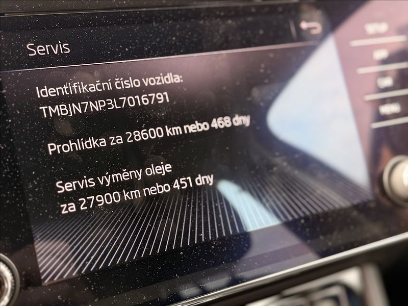 Škoda Superb 1,5 TSI 110kW DSG +SADA ALU - fotka 14 z 24