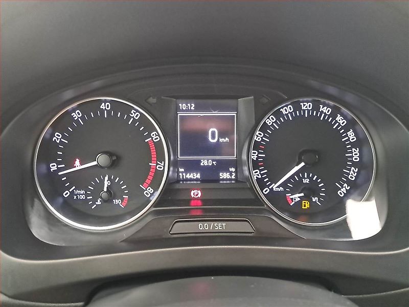 Škoda Rapid (2015) Spaceback 1.2 TSI, Tempomat - fotka 11 z 17