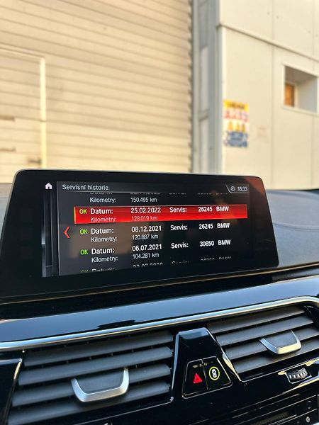 BMW Řada 5 (2016) G30 XDRIVE SPORT-LINE SEDAN CZ - fotka 32 z 41
