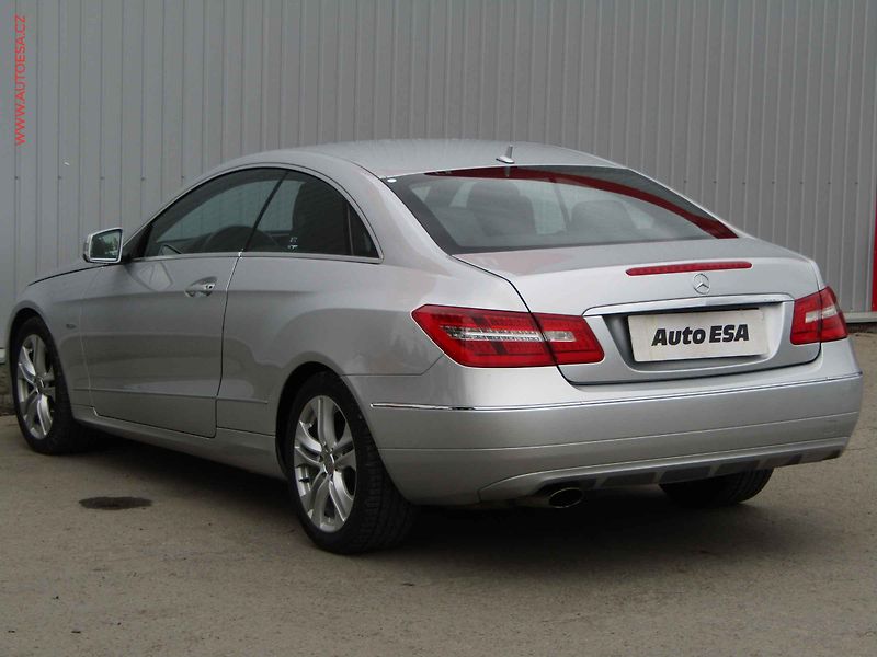 Mercedes-Benz Třídy E (2010) 1.8 CGi E 250 CGi, AT, tempo - fotka 6 z 20