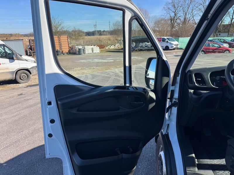 Iveco Daily (2022) 35S160 2.3 115 Kw - fotka 8 z 20