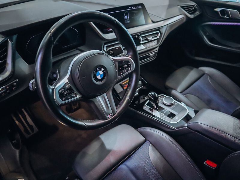 BMW Řada 2 218i M-Sport AT - fotka 8 z 27