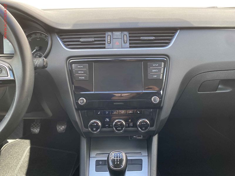 Škoda Octavia (2018) 1.6 TDi, ČR, servis.kniha - fotka 12 z 17