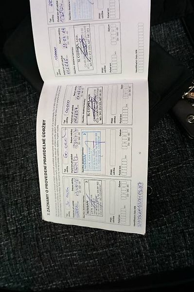 Nissan Juke (2015) 1,6i 69 kW - fotka 38 z 40