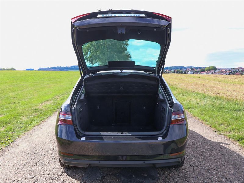 Škoda Superb 2,0 TDI 140kW DSG 4x4 Style CZ - fotka 9 z 35