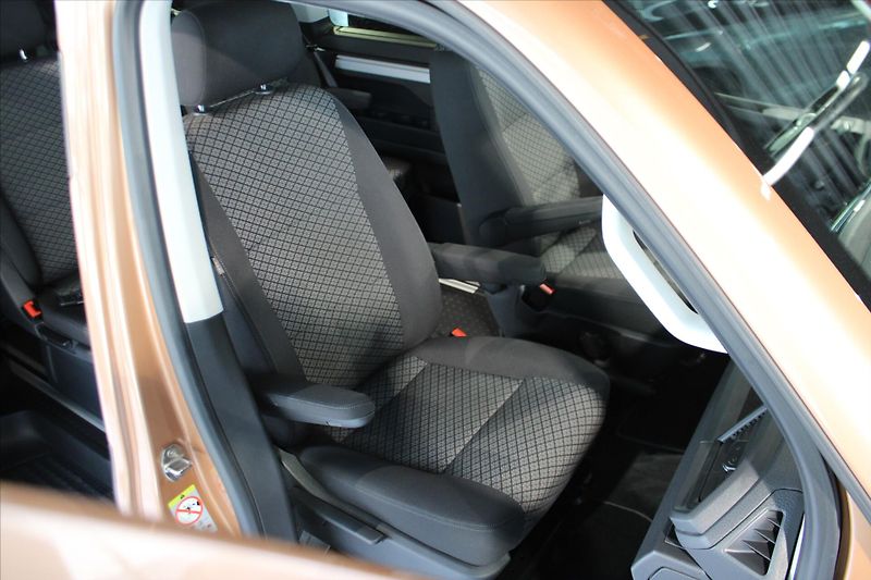 Volkswagen Multivan TDi Trendline DSG Tažné/Fullse - fotka 19 z 28