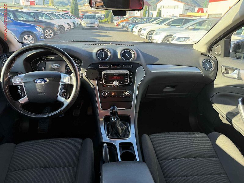 Ford Mondeo (2011) 2.0 TDCi, Titanium - fotka 8 z 16