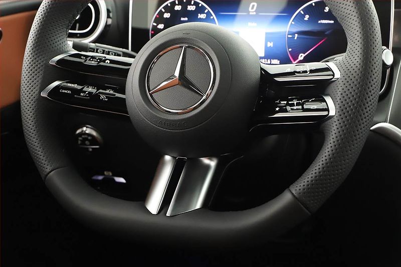 Mercedes-Benz GLC (2025) 220 d 4MATIC, AMG Line - fotka 8 z 28