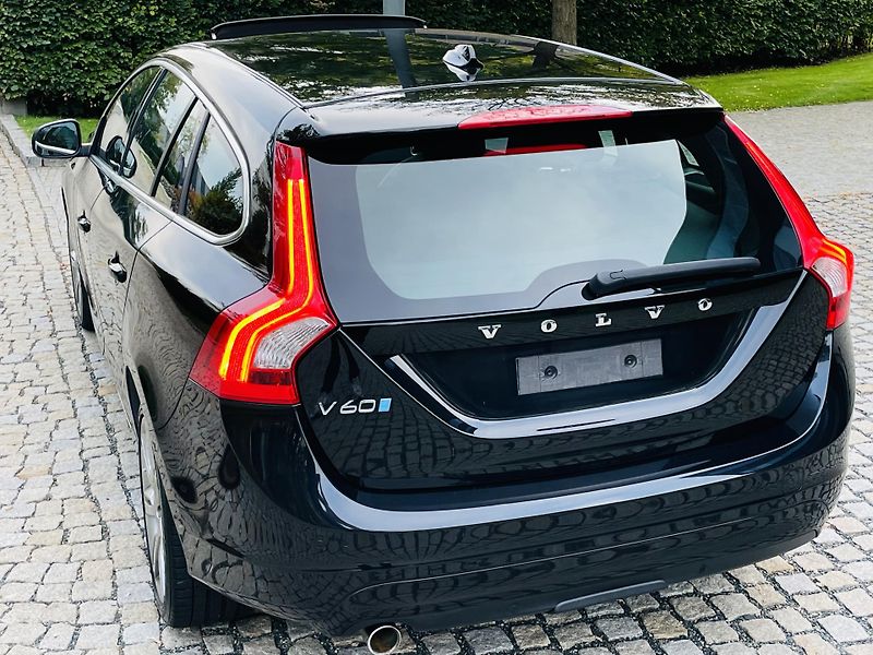 Volvo V60 2.0D 5VÁLEC AUT SERVISKA TAŽNÉ - fotka 16 z 44