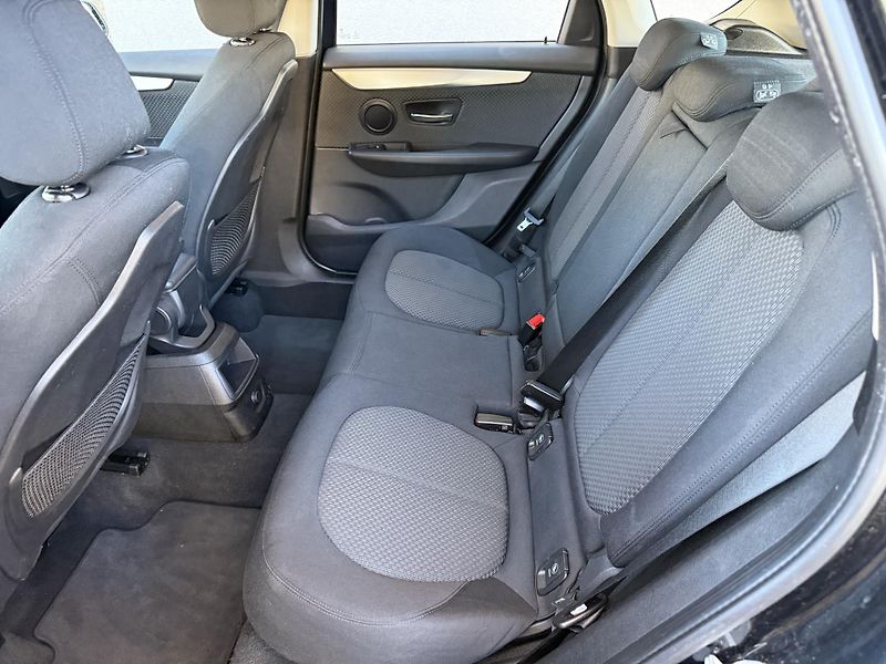 BMW Řada 2 218i Active Tourer - fotka 14 z 21