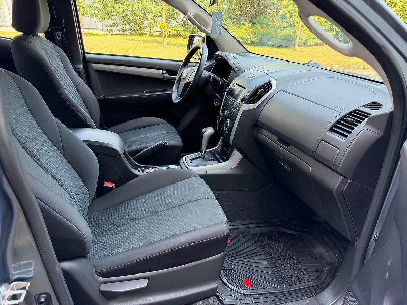 Isuzu D-Max 2,5 TD TT 4x4 / 3 - sklopka  - fotka 16 z 28