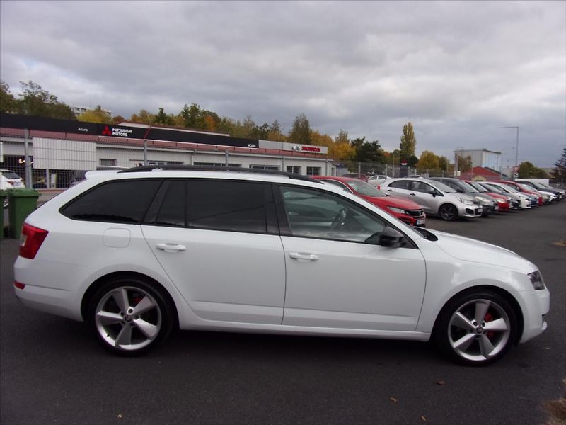 Škoda Octavia 2,0 TDI Style 110kW  Combi - fotka 2 z 26