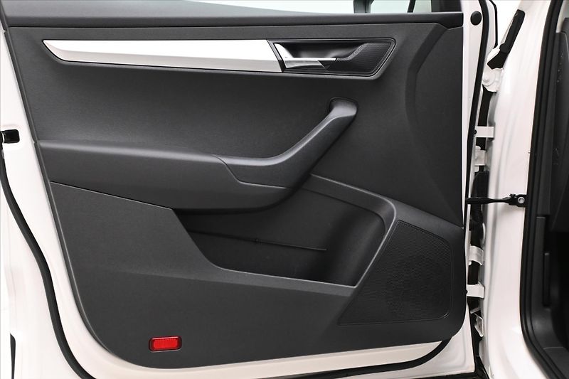 Škoda Karoq 1,5 TSI 110 kW Ambition Tažné - fotka 23 z 30