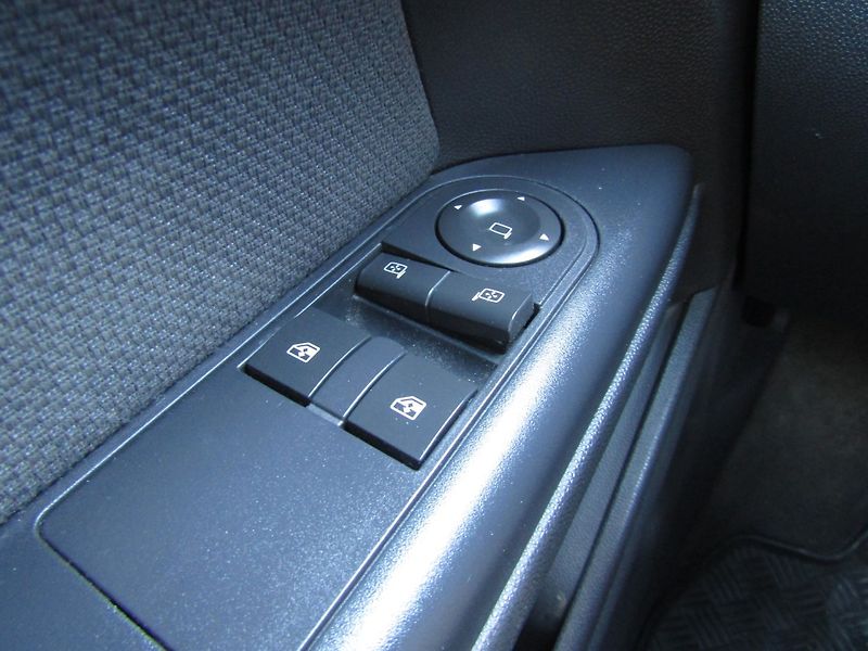 Opel Astra (2007) 1.8 16V AUTOMAT - fotka 28 z 35