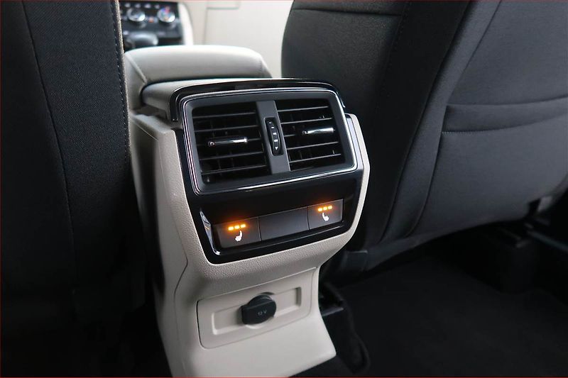 Škoda Karoq (2018) Style 1.5 TSI - fotka 18 z 18