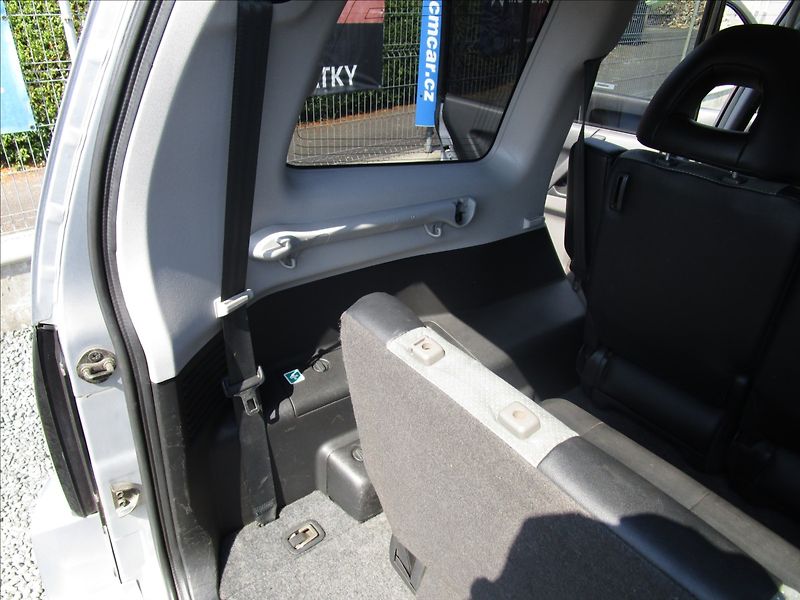Mitsubishi Pajero 3.2 Di-D, 4x4, aut. klima, 7 m - fotka 46 z 54