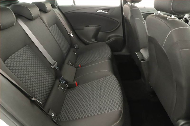 Opel Astra (2019) 1.4 T, Tempomat, Park. senzory - fotka 7 z 12