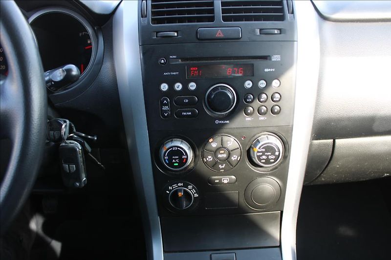 Suzuki Grand Vitara 2,0 i + LPG  LPG,4 x 4,TAŽNÉ - fotka 17 z 27