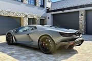 Lamborghini Revuelto.