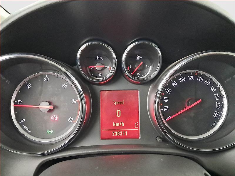 Opel Astra (2011) 2.0 CDTI, nová STK, Tažné - fotka 11 z 16