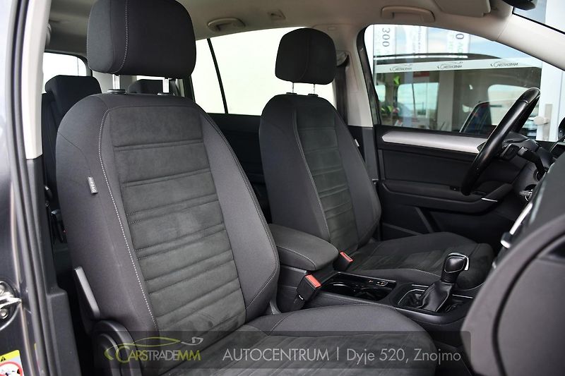 Volkswagen Touran 2.0TDi DSG TAŽNÉ 2xKOLA  - fotka 18 z 52