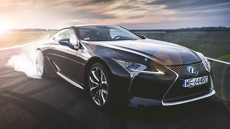 Interiér upraveného Nissanu GT-R.