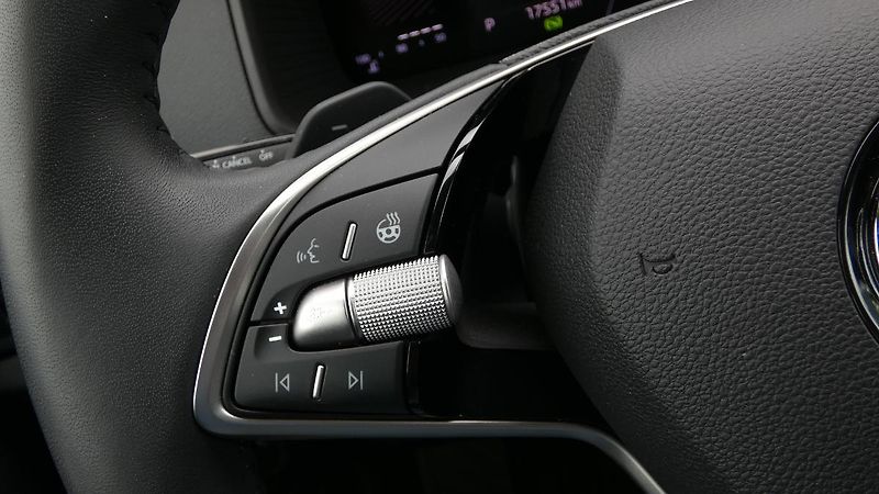 Škoda Karoq 1.5 TSI 110kW Fresh DSG - fotka 12 z 24