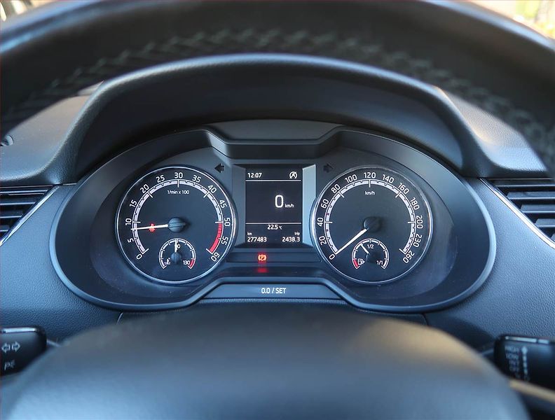 Škoda Octavia (2017) 1.6 TDI, Tempomat - fotka 11 z 17