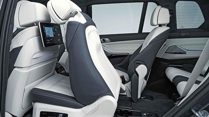 BMW X7 vs. Mercedes GLS vs. Volvo XC90 vs. Audi Q7