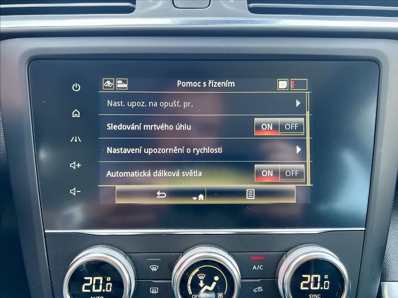 Renault Kadjar 1,5 Blue dCi Intense / LED - fotka 29 z 50